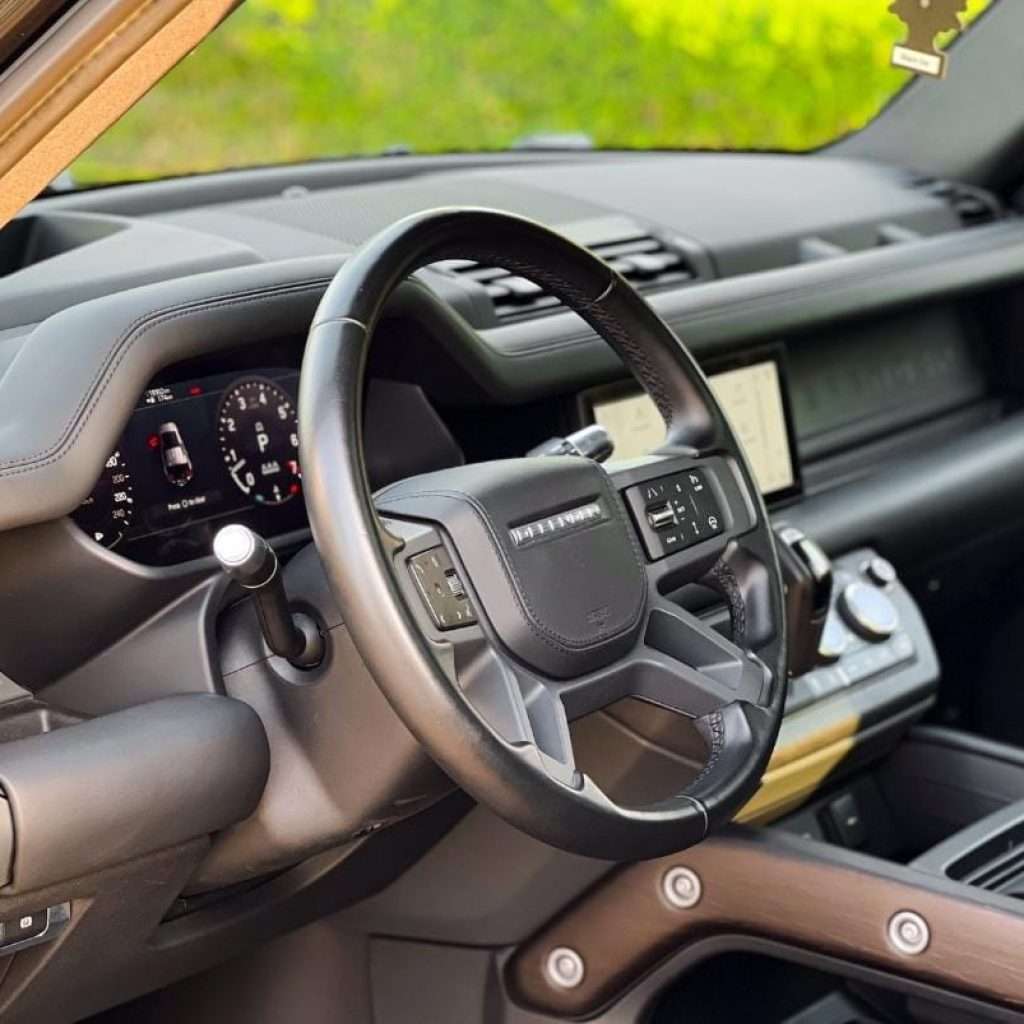 Range Rover Defender Luxury Car Rental Dubai