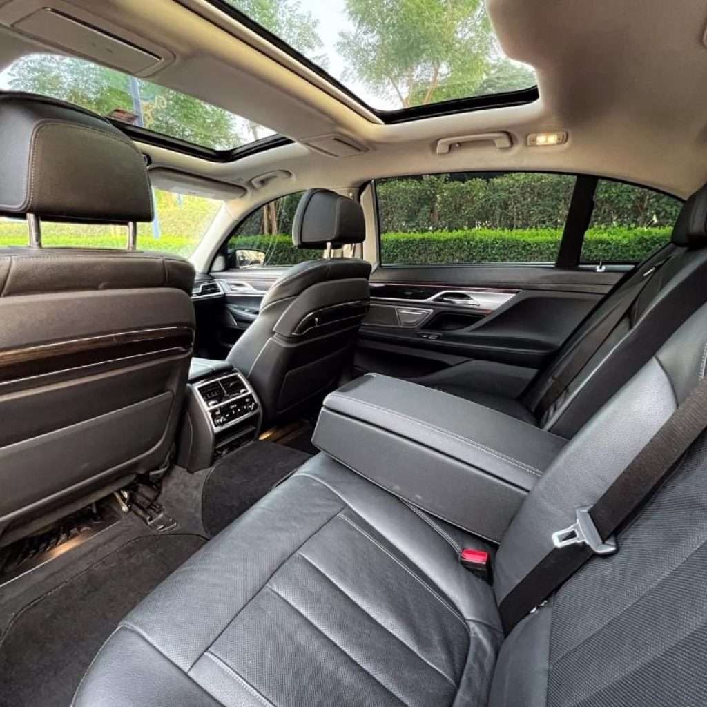 BMW 7 Series Luxury Car Rental in Dubai