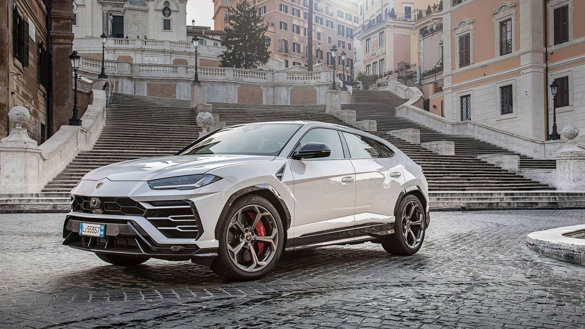 Top Reasons Why You Should Rent a Lamborghini Urus for Your Dubai Trip 